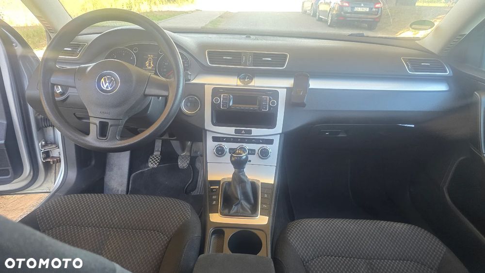 Volkswagen Passat 2.0 TDI DPF BlueMotion Technology Trendline - 38