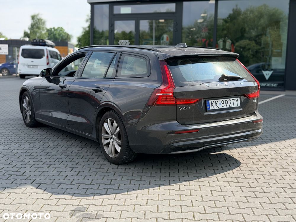 Volvo V60 B3 B Plus Dark - 4