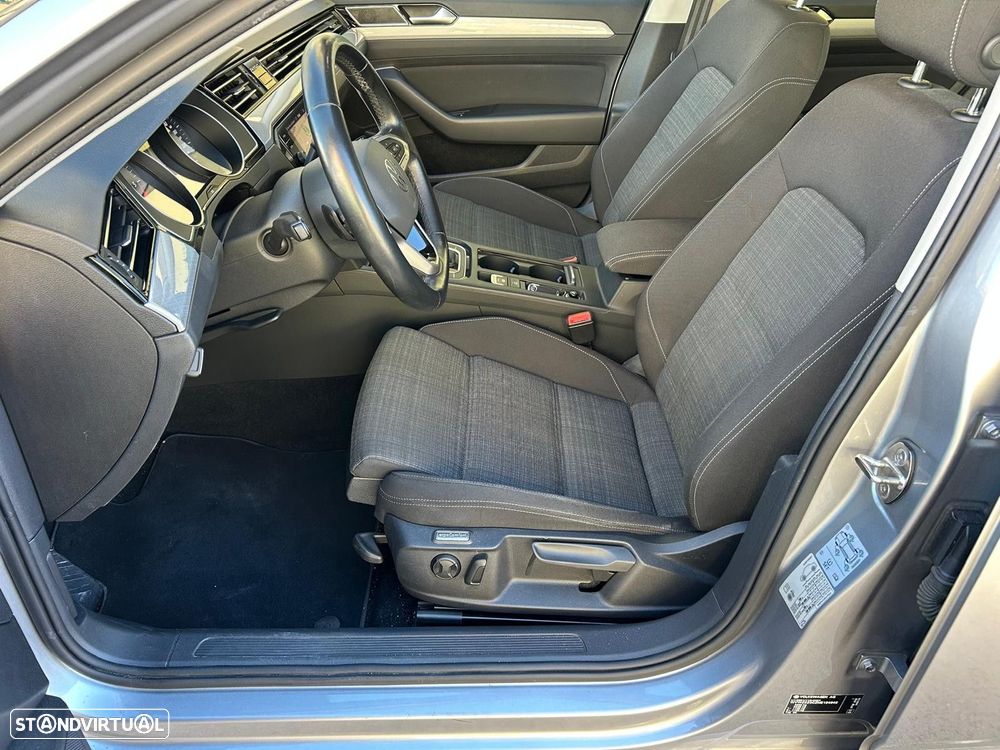 VW Passat Variant 2.0 TDi Business DSG - 36