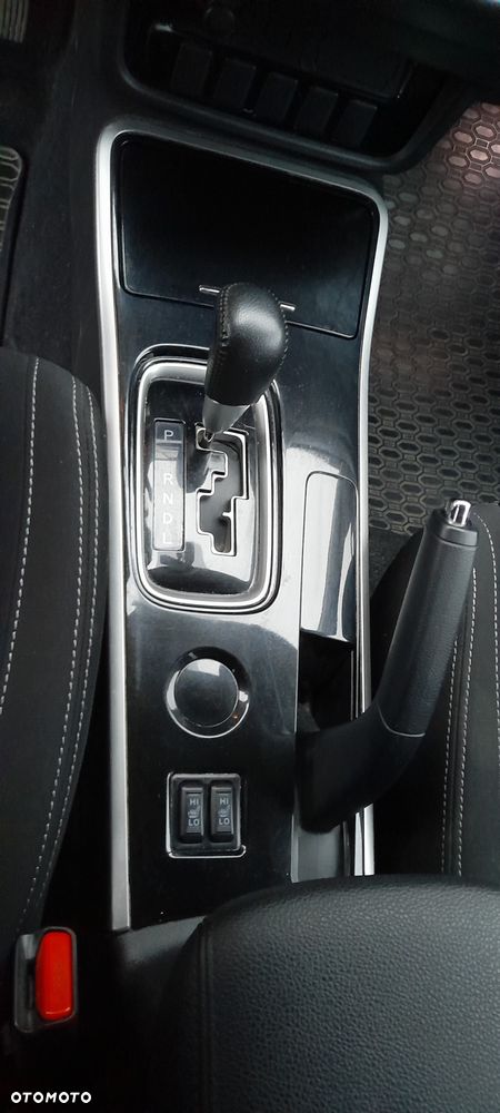 Mitsubishi Outlander - 12