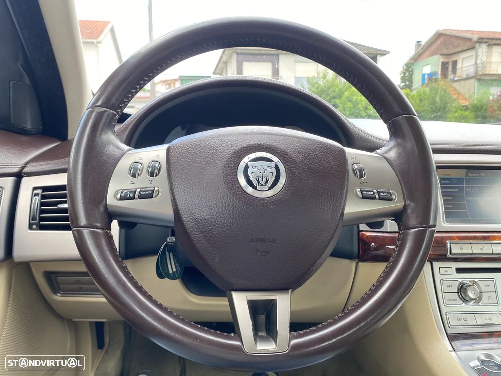 Jaguar XF 3.0 D V6 Premium Luxury - 22