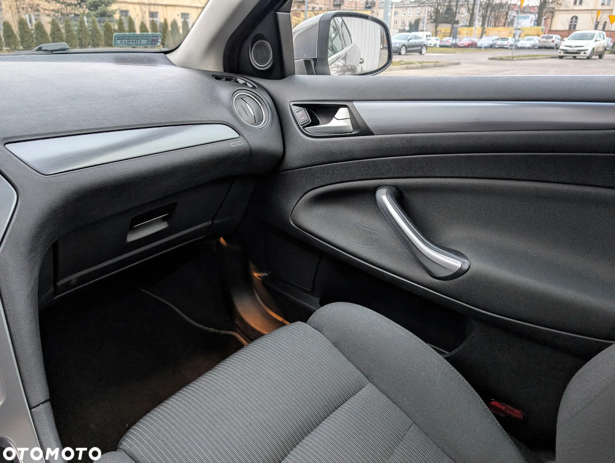 Ford Mondeo - 32