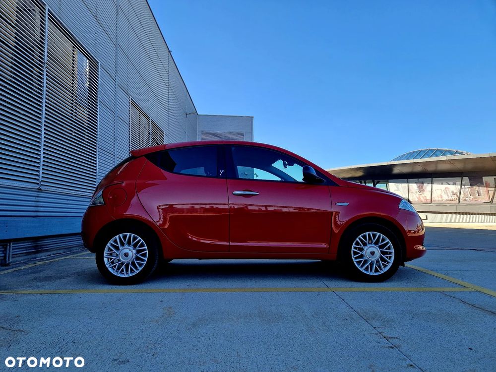 Lancia Ypsilon 1.2 8V Black&Red S&S - 10