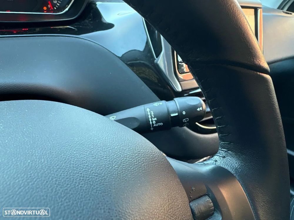 Peugeot 208 1.4 HDi SE Style - 27