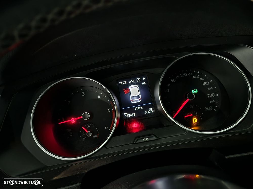 VW Tiguan 2.0 TDI R-Line DSG - 14