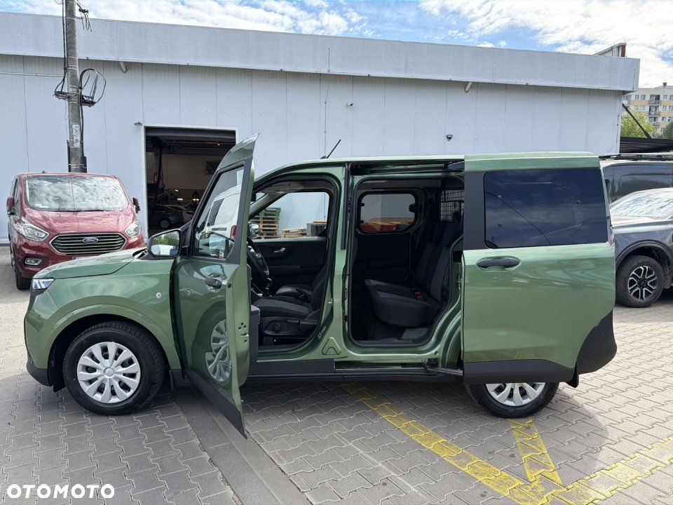 Ford Transit Courier - 21