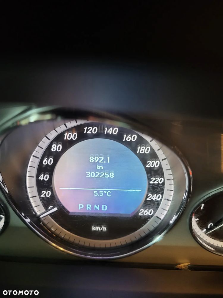 Mercedes-Benz Klasa E 200 CDI DPF BlueEFFICIENCY 7G-TRONIC Avantgarde - 16