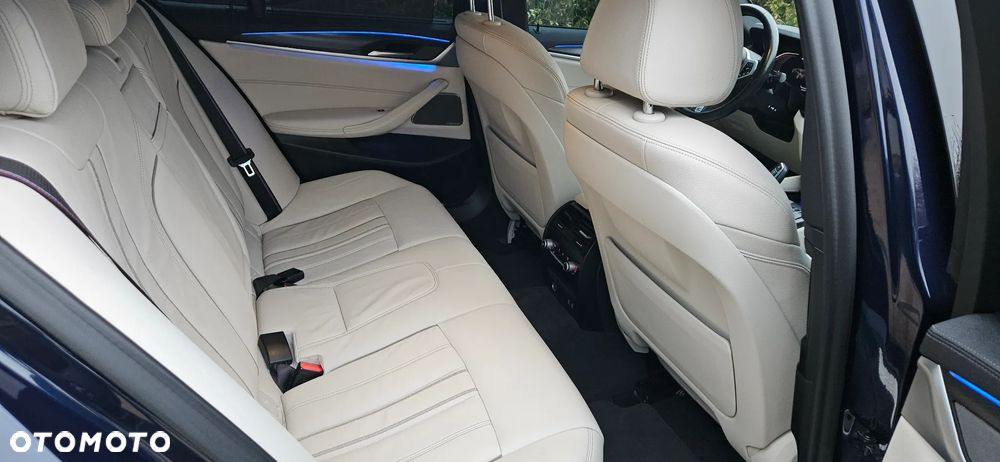 BMW Seria 5 M550i xDrive - 12