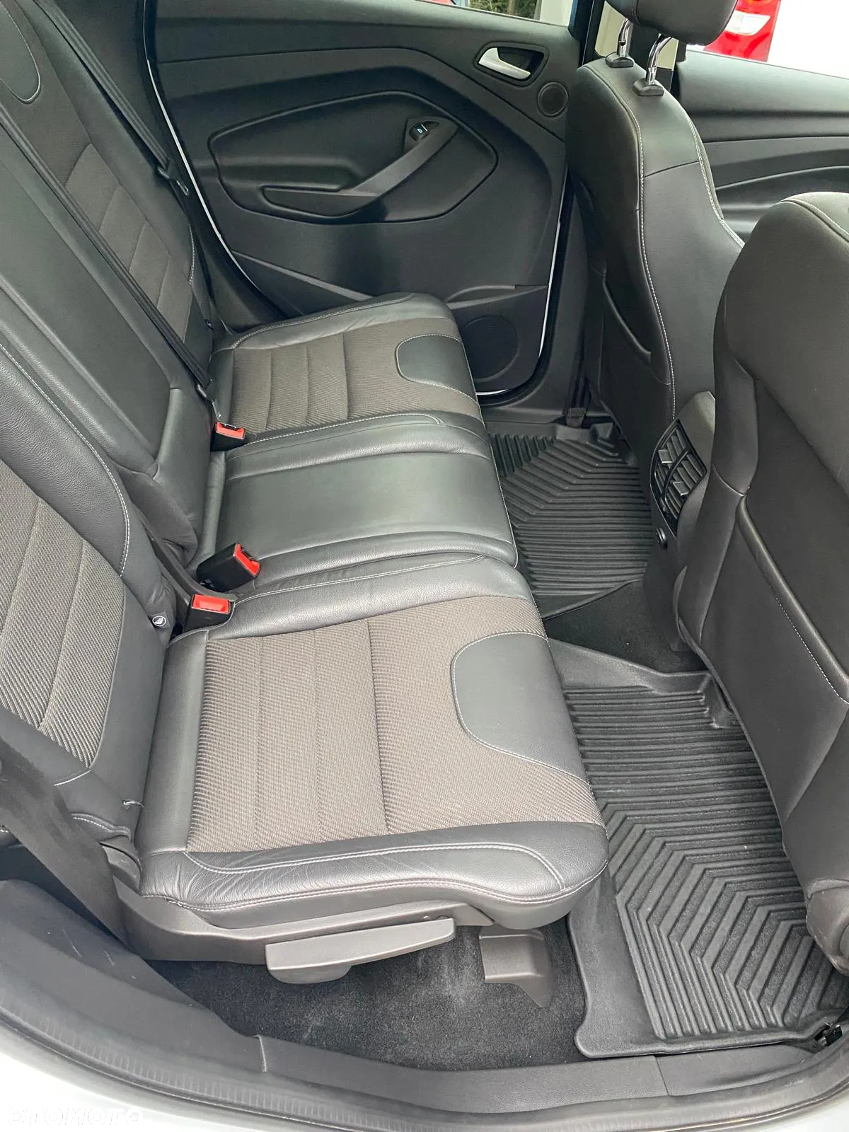 Ford Kuga 2.0 TDCi 2x4 Titanium - 11