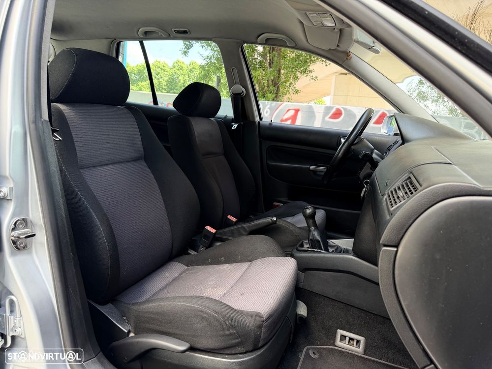 VW Golf 1.4i 25 Anos - 11