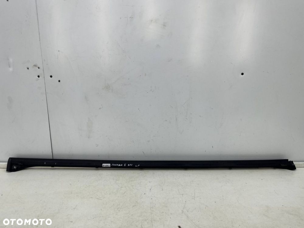 Listwa Porsche Panamera II 971 16-23r. lewa przednia dolna listwa zewnętrzna drzwi uszczelka - 6
