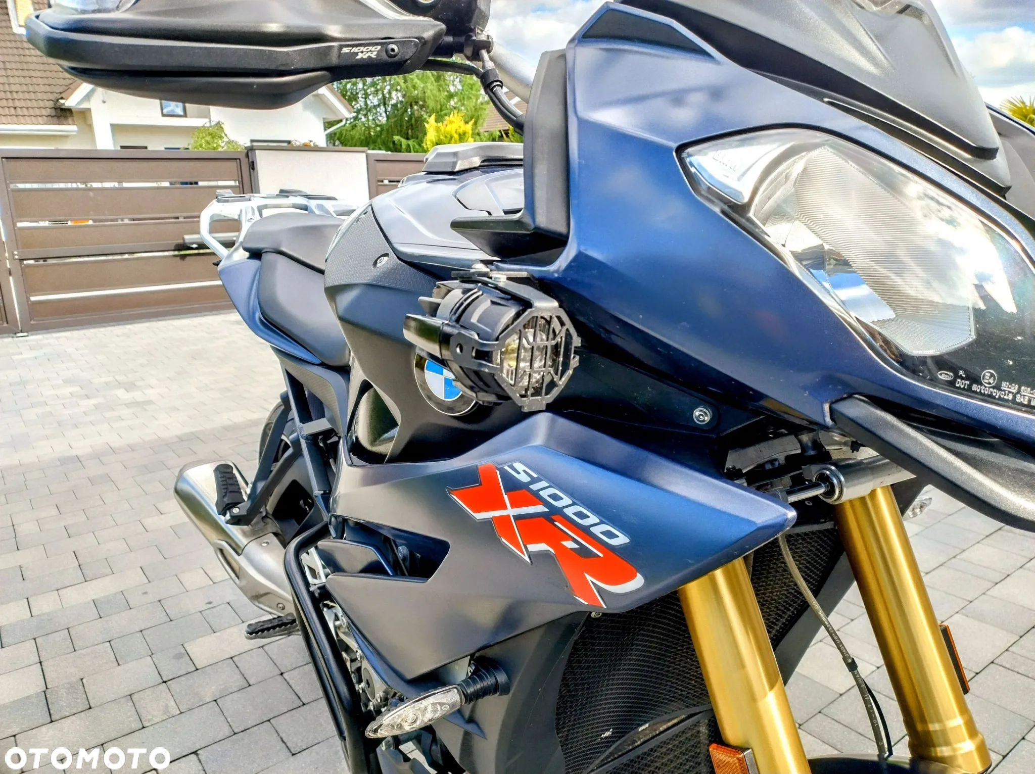 BMW XR - 12