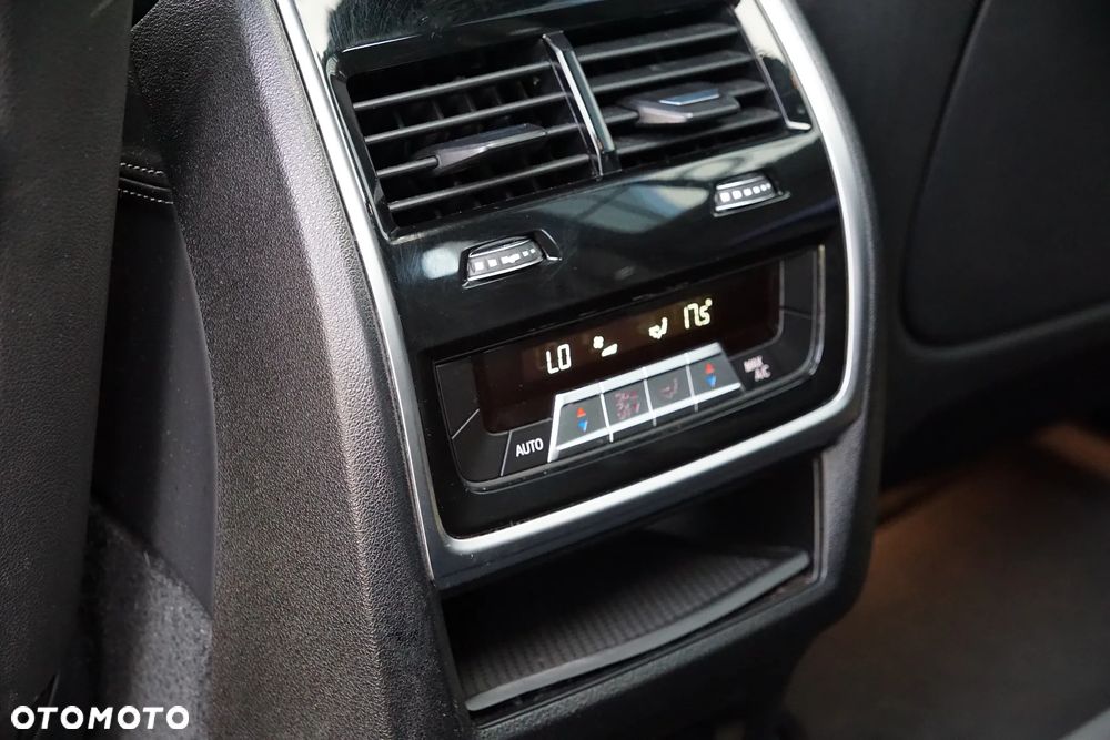 BMW X5 M M50d - 27