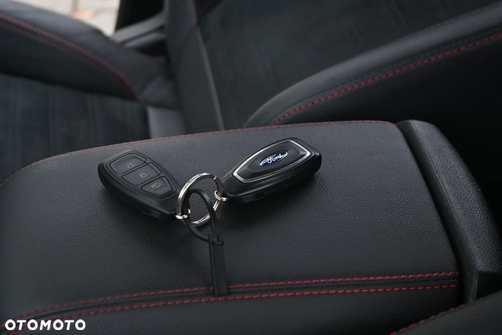 Ford Kuga 1.5 EcoBoost 2x4 ST-Line - 39