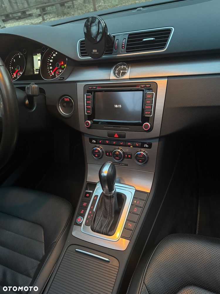 Volkswagen Passat 2.0 TDI DSG BlueMotion Technology Highline - 21