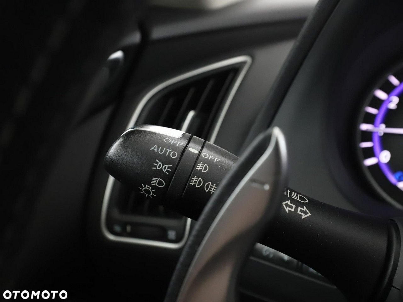 Infiniti Q50 - 38