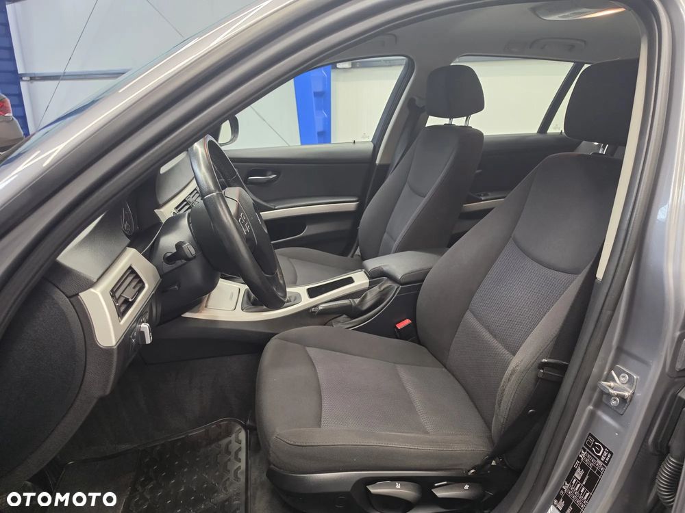 BMW Seria 3 318d DPF - 22