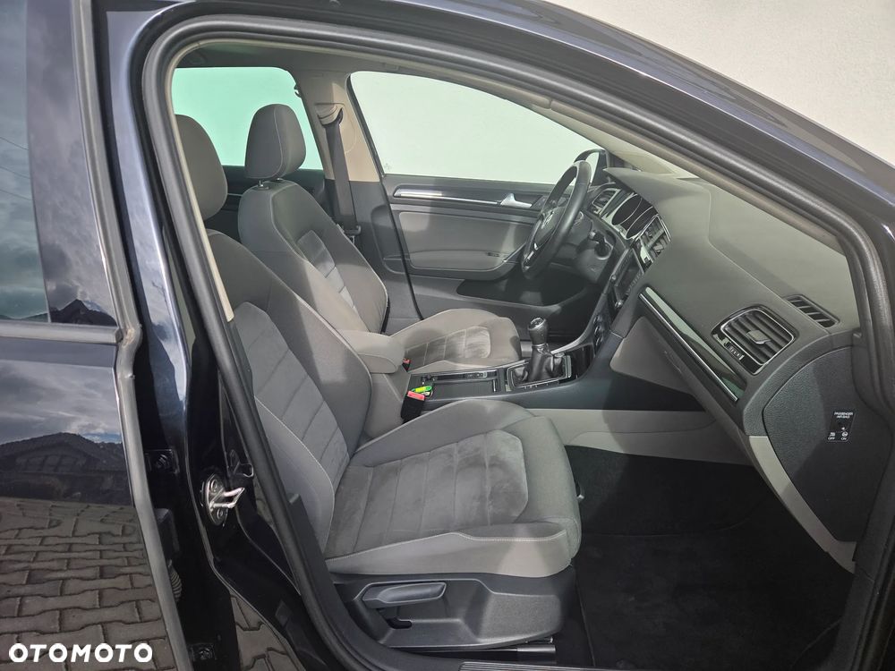 Volkswagen Golf - 11