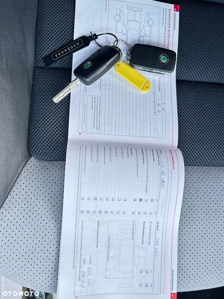 Skoda Octavia 2.0 TDI CR DPF RS - 35