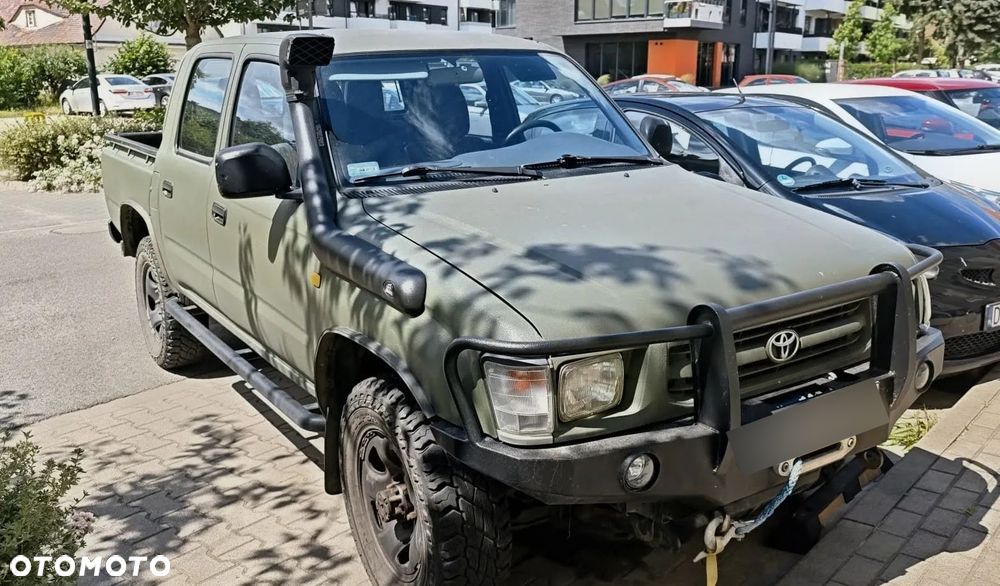 Toyota Hilux 4WD DLX - 1