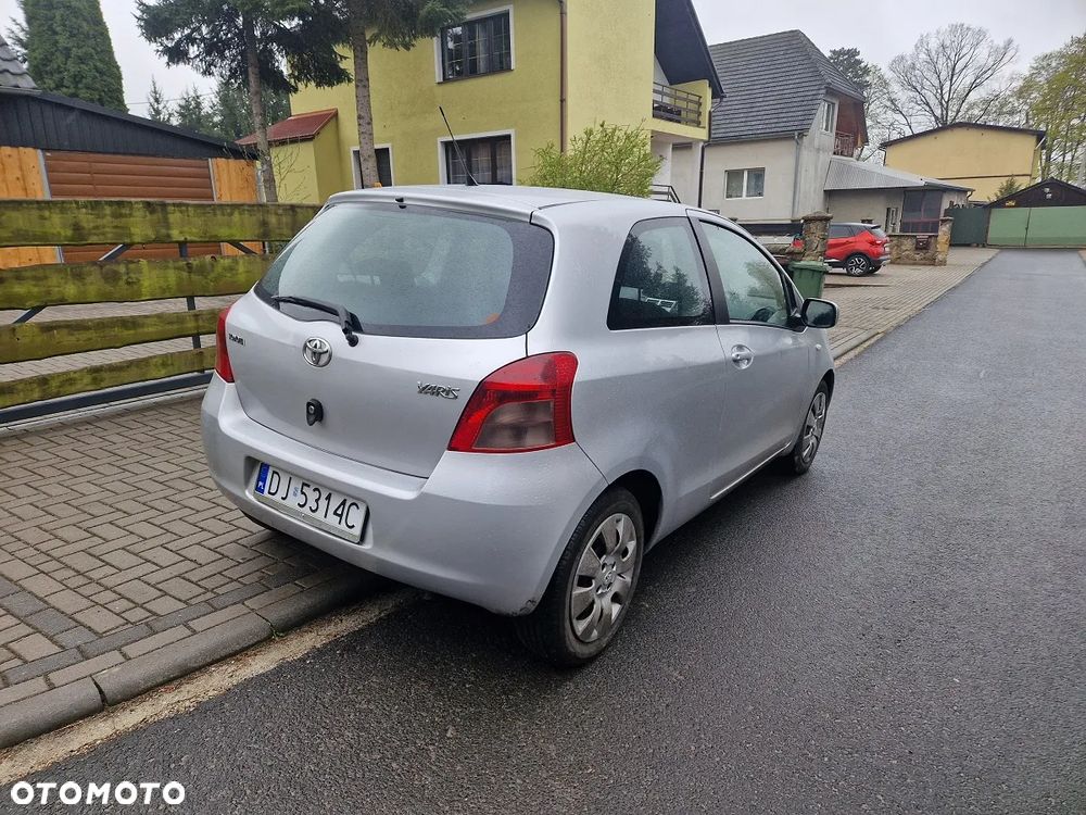 Toyota Yaris 1.3 Terra Gold - 11