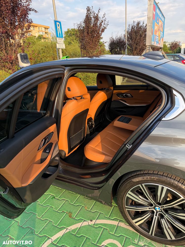 BMW Seria 3 330i xDrive AT - 10
