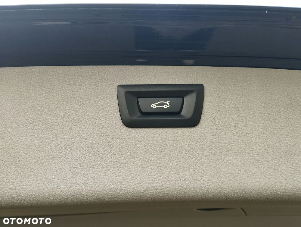 BMW Seria 3 320i Touring - 32