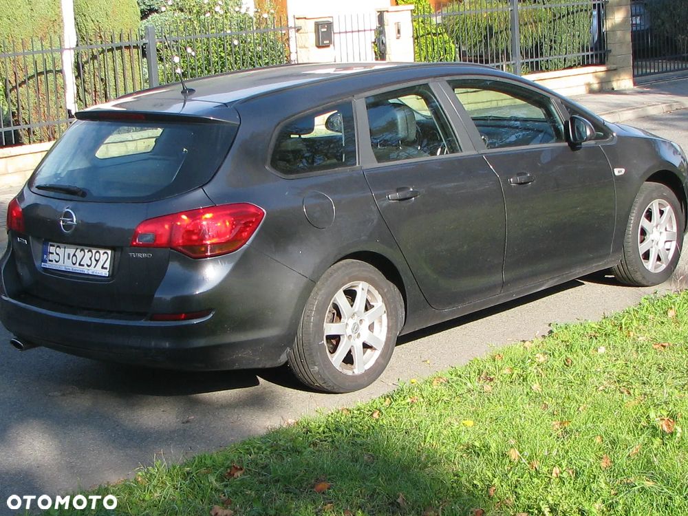 Opel Astra 2010 photo 4