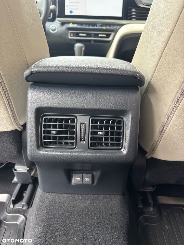 Toyota Camry - 28
