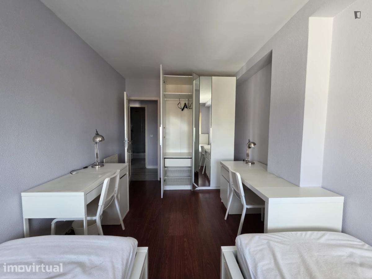 Quarto - localizado em Paranhos Porto - Grande imagem: 4/15