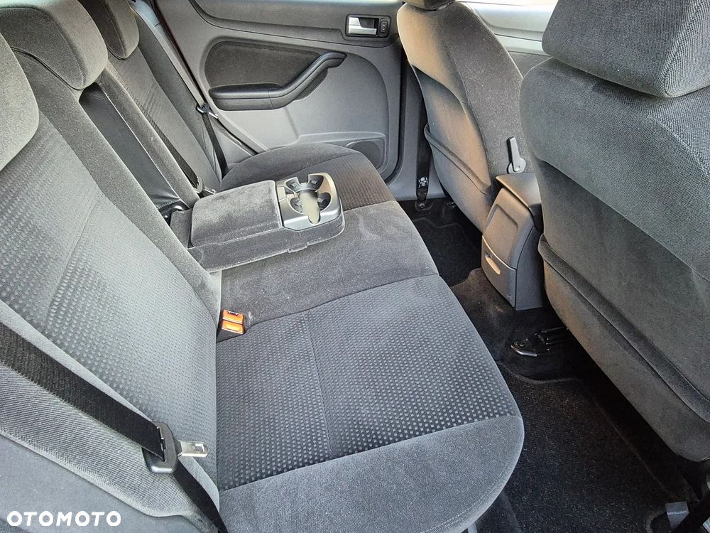 Ford Focus 1.6 16V Ghia - 29