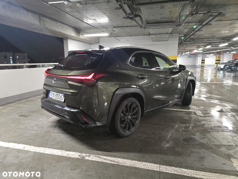 Lexus UX 2024