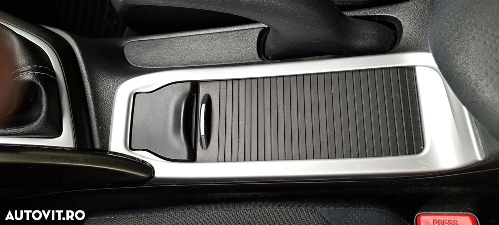 Honda Civic 1.6 i-DTEC Lifestyle Black Edition - 28