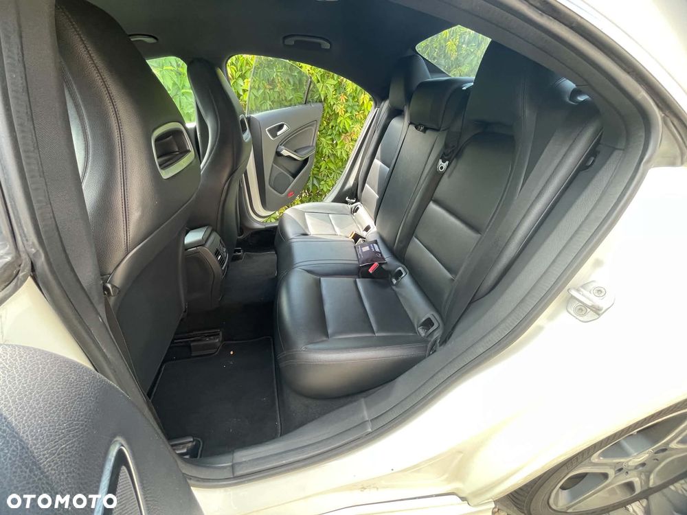 Mercedes-Benz CLA 250 4-Matic - 10