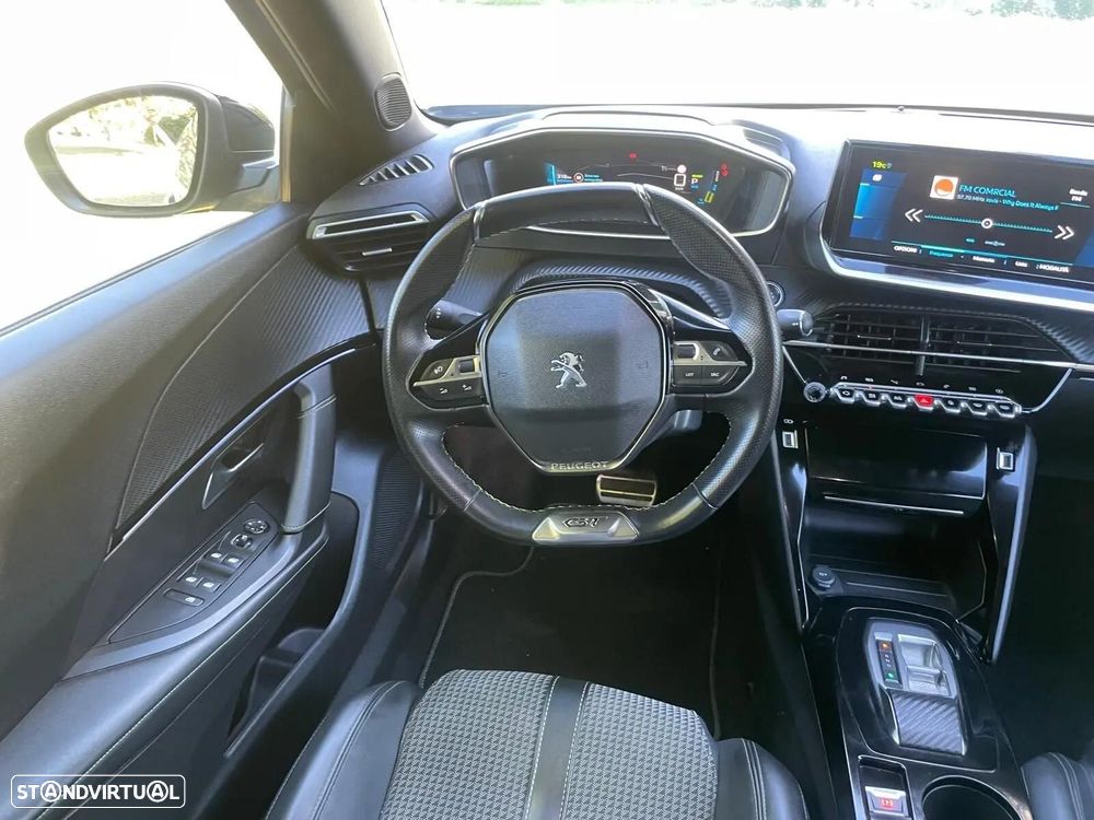 Peugeot e-2008 50 kWh GT - 27