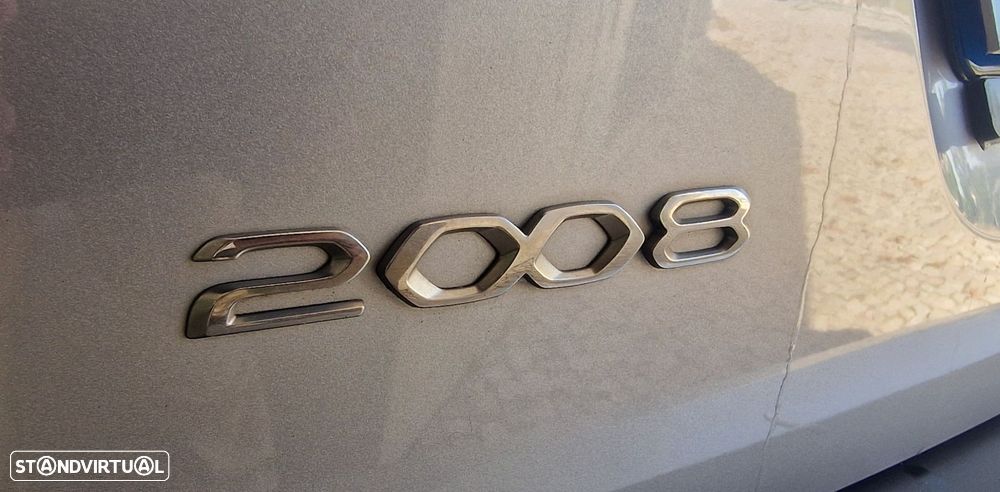 Peugeot 2008 1.2 PureTech GT - 10