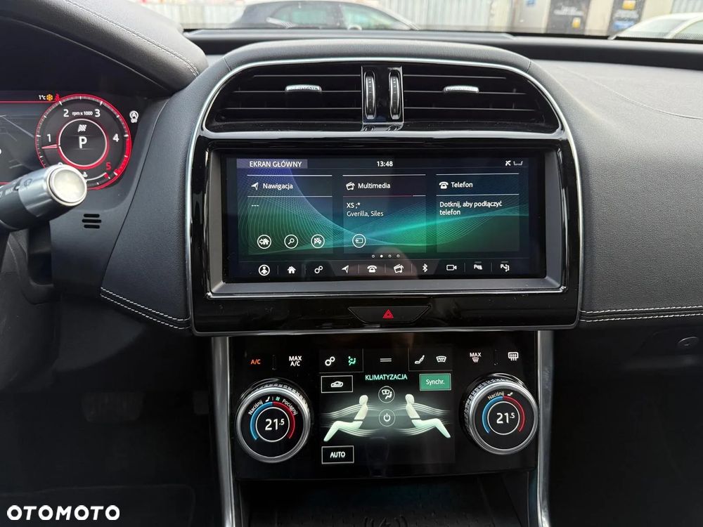 Jaguar XE 2.0 D180 R-Dynamic SE - 18