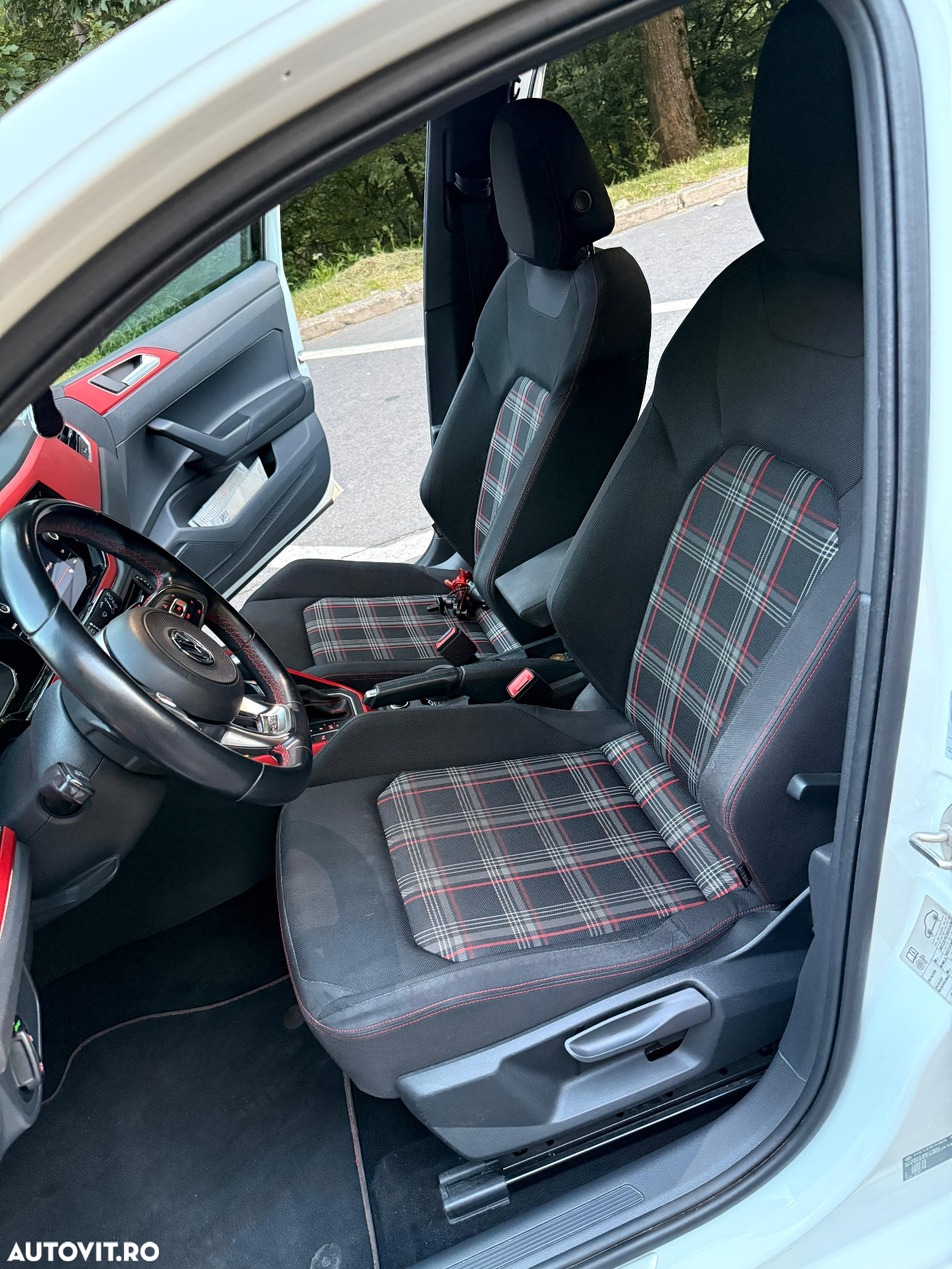 Volkswagen Polo 2.0 TSI DSG GTI - 6