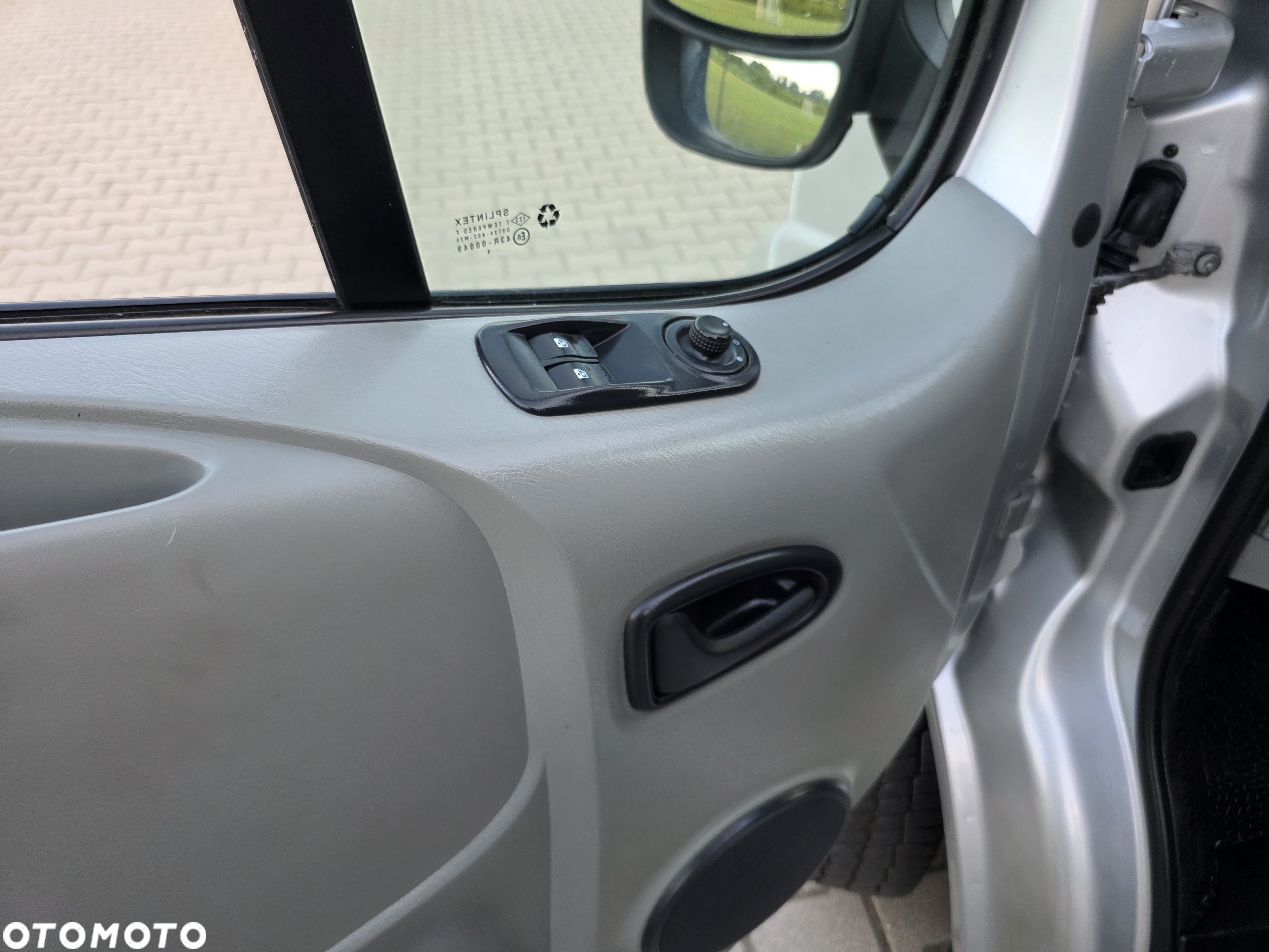 Renault Trafic 2.0 dCi 115 Combi L1H1 teilverglast - 19