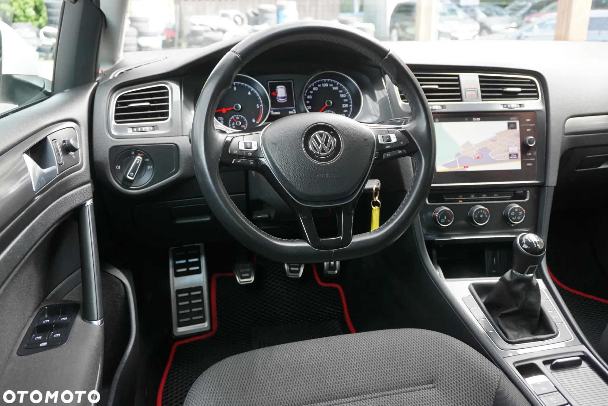 Volkswagen Golf 1.6 TDI SCR Comfortline - 12
