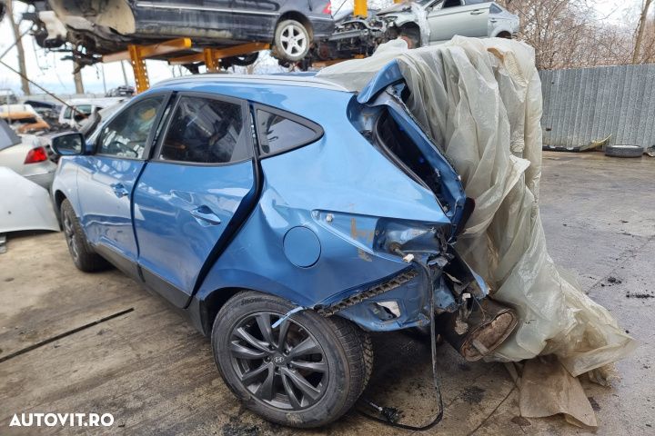 scaune fata spate bancheta scaune interior piele plafoniera spira volan timonerie kit pornire ambreaj volanta  Hyundai IX35 motor 2.0crdi D4HA dezmembrez - 3