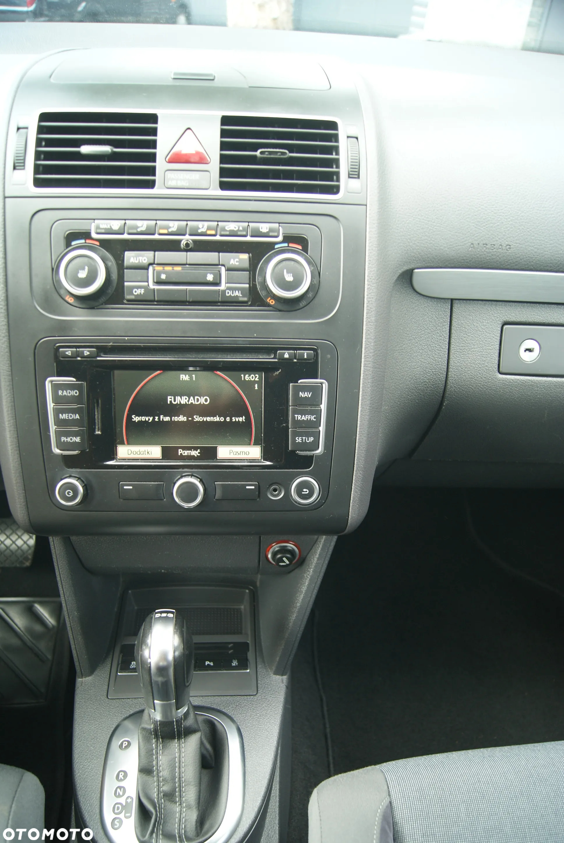 Volkswagen Touran 2.0 TDI DPF DSG STYLE - 15
