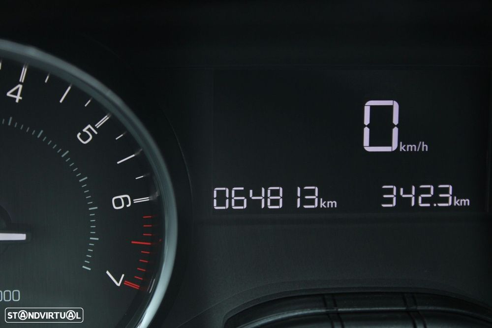 Peugeot 2008 1.2 PureTech Allure - 19