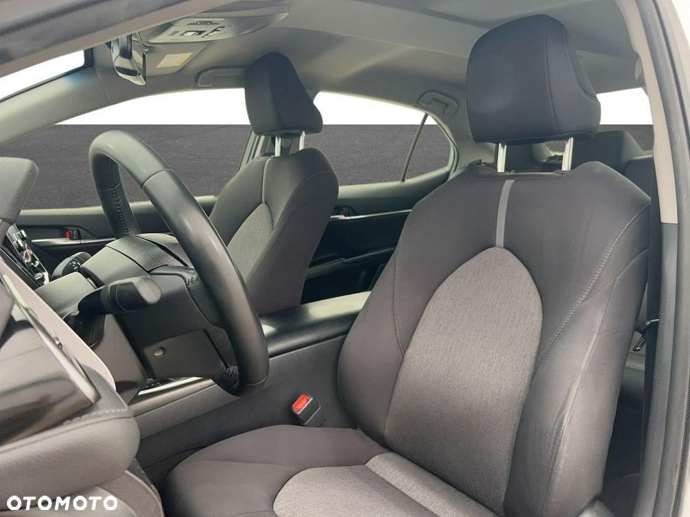 Toyota Camry - 16