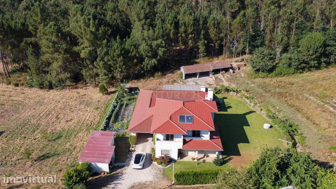 Moradia V5 com jardim, inserida em terreno de 1.650m² – Aguiar (Barcel - Grande imagem: 2/57