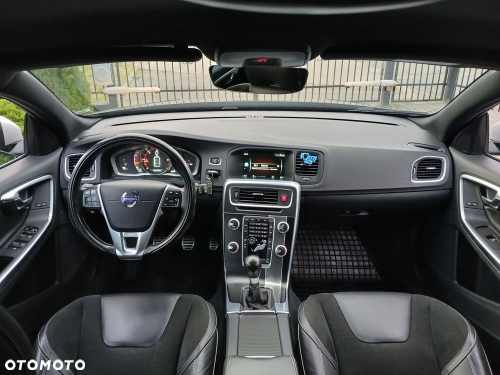 Volvo V60 D3 R-Design Momentum - 25