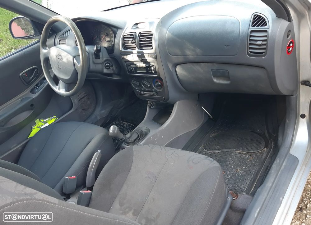 Hyundai Accent - 4