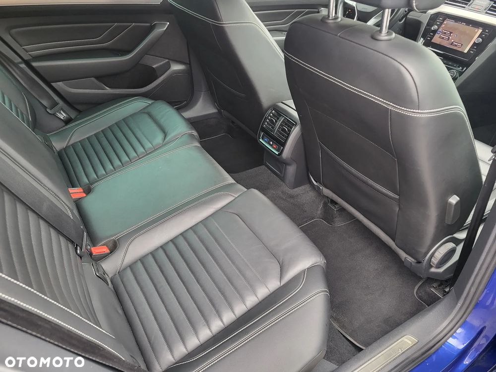 Volkswagen Passat - 13