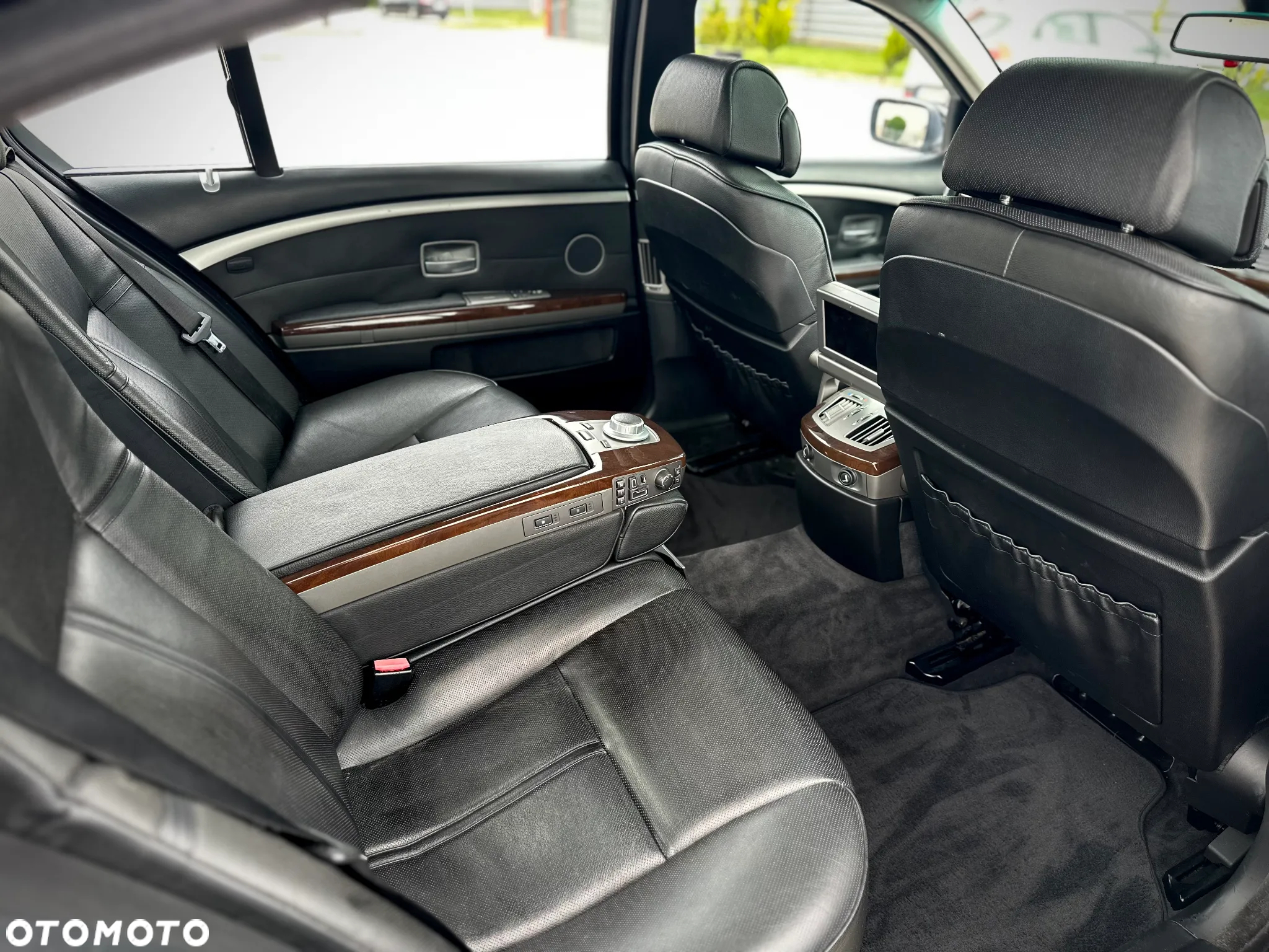 BMW Seria 7 750i L - 23
