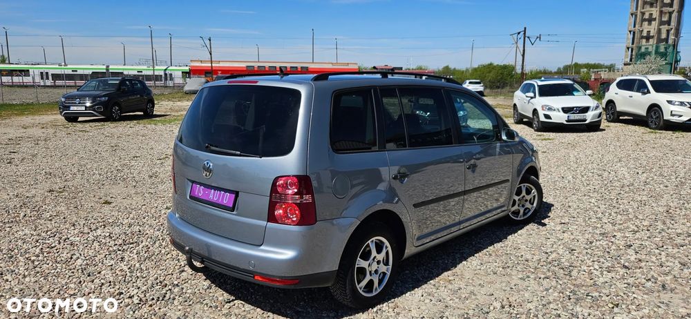 Volkswagen Touran - 12